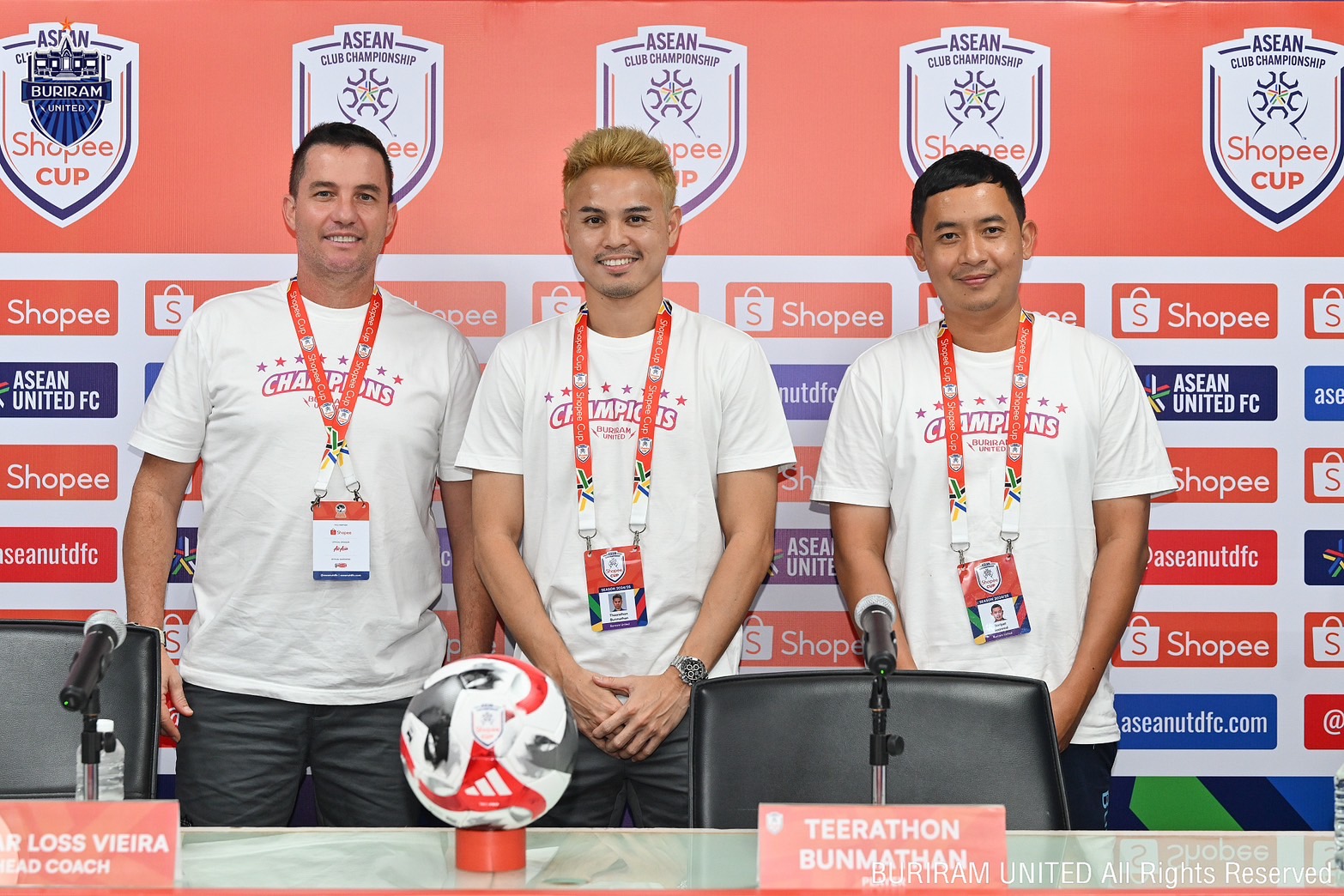 Buriram United › ออสมาร์ ลอสส์ เชื่อมั่นศักยภาพ ปราสาทสายฟ้า จะทำผลงานได้ดี / ธีราทร รั…