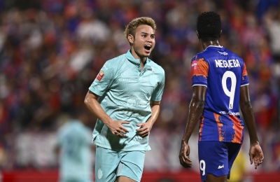 ปราสาทสายฟ้า บุกยิง สิงห์เจ้าท่า 3-1 ครองจ่าฝูงไทยลีก เลกแรกแน่นอน (มีคลิปไฮไลต์เต็ม)