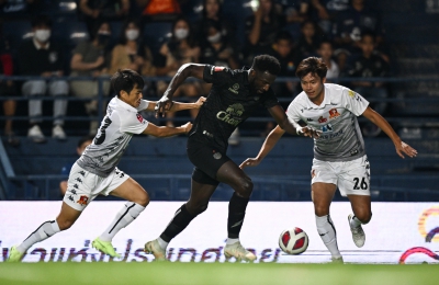 ดุมบูญา กดแฮตทริก ปราสาทสายฟ้า คว้าชัยเหนือ จงอางผยอง 4-1 ขยับใกล้แชมป์ไทยลีก สมัยที่ 8 (มีคลิปไฮไลต์เต็ม)