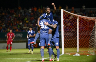 ปราสาทสายฟ้า 10 คน บุกชนะ ค้างคาวไฟ ได้ถึงถิ่นทะเลหลวง 1-0 ปิดเลกแรกได้อย่างสวยงาม