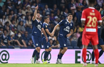 ปราสาทสายฟ้า ฟอร์มดุ ถล่ม ฉลามชล ขาดลอย 5-0 มีเพิ่มเป็น 59 คะแนน ไทยลีก แมตช์ที่ 23